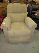 AN ELECTRIC RISE / RECLINE ARMCHAIR - HOUSE CLEARANCE