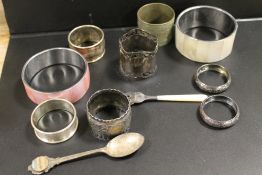 A BAG OF COLLECTABLES TO INCLUDE TOP INCLUDE HALLMARKED SILVER NAPKIN RINGS, BANGLES ETC