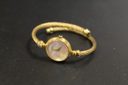 A LADIES GUCCI WRISTWATCH - SERIAL NUMBER 0236827