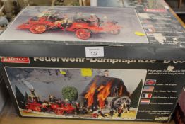 A BOXED WILESCO FEUERWEHER/DAMPFSPRITXE D305 STEAM FIRE ENGINE (UNCHECKED)