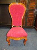 A VICTORIAN MAHOGANY UPHOLSTERED CHAIR