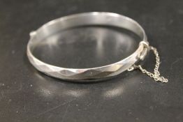 A HALLMARKED SILVER BRACELET CLASP BANGLE
