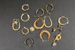 A COLLECTION OF GOLD AND YELLOW METAL EARRINGS, APPROX WEIGHT 10.8G