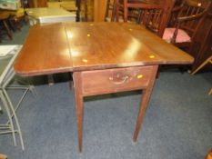 A 19TH CENTURY MAHOGANY PEMBROKE TABLE
