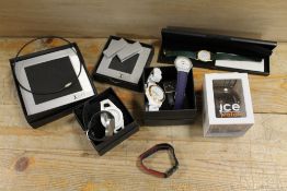 A TRAY OF ASSORTED WRISTWATCHES ETC