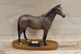 A LARGE MATT FINISH BESWICK MODEL OF A HORSE ON PLINTH 'PSALM' - MARKED AS A SECOND