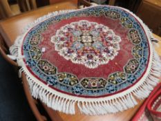 A MODERN OVAL SILK RUG - Dia. 100 cm