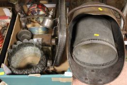 A TRAY OF VARIOUS METAL WARE TOGETHER WITH A COPPER COAL SCUTTLE