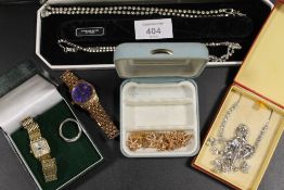 A SMALL COLLECTION OF COSTUME JEWELLERY AND WATCHES
