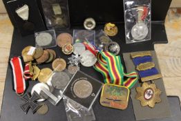 A BOX OF ASSORTED MEDALS AND COINS