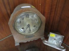 A VINTAGE MANTLE CLOCK TOGETHER WITH AN ART DECO STYLE DESK CLOCK (2)