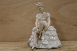 A VINTAGE 1950S WALLENDORF SEATED BALLERINA FIGURINE