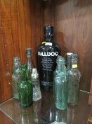 AN OVERSIZE BULLDOG GIN ADVERTISING / DISPLAY BOTTLE TOGETHER WITH A SELECTION OF VINTAGE BOTTLES