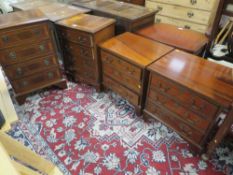 A PAIR OF REPRODUCTION MAHOGANY THREE DRAWER CHESTS - W 50 CM AND TWO FURTHER REPRODUCTION CHESTS