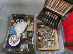 A QUANTITY OF SILVER PLATED FLATWARE AND KITCHEN ACCESSORIES