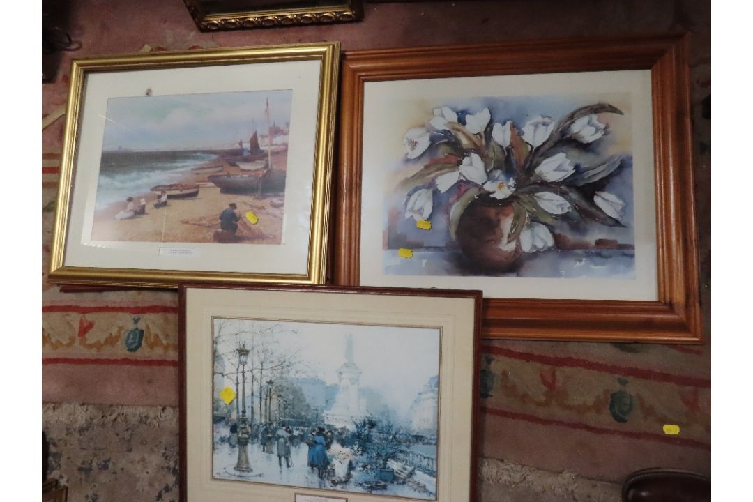 AN ASSORTED OF PICTURES PRINTS AND MIRRORS - Image 1 of 2