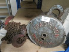 A VINTAGE MORRIS BLOCK AND TACKLE
