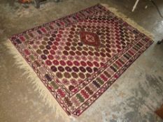 AN ANTIQUE WOOLLEN RUG 178 x 128 cm