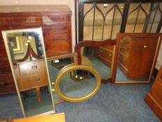 A LARGE EARLY 20TH CENTURY MAHOGANY MIRROR WITH FOUR ADDITIONAL MIRRORS (5)