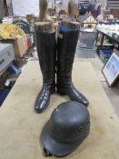 A PAIR OF VINTAGE BLACK RIDING BOOTS INCLUDING BOOT TREES TOGETHER WITH A POLO STYLE HAT