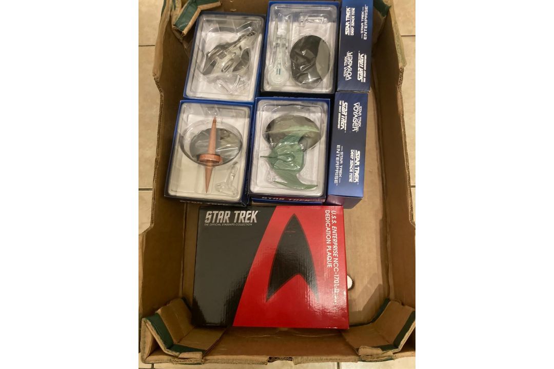 TEN BOXED STAR TREK SPACECRAFT TOGETHER WITH A BOXED STAR TREK USS ENTERPRISE NCC1701D DEDICATION