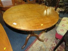 AN ANTIQUE TILT-TOP PEDESTAL TABLE