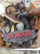 A TRAY OF ASSORTED SUNDRIES TO INCLUDE A TRIBAL FIGURE, FIGURE OF WEST HIGHLAND TERRIER ETC