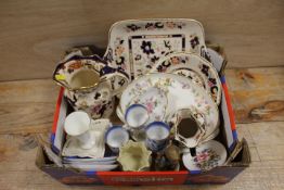 A SMALL TRAY OF CERAMICS TO INCLUDE MASONS, MANDALAY, MASONS MANDARIN ETC