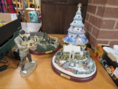 A SELECTION OF ELVIS COLLECTABLES TO INCLUDE TWO GRACELAND MODELS - (ONE LIGHTS UP) AND A AN ELVIS