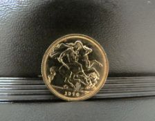 QUEEN ELIZABETH II 1976 SOVEREIGN