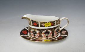 A ROYAL CROWN DERBY IMARI PATTERN 1128 GRAVY / SAUCE BOAT AND STAND