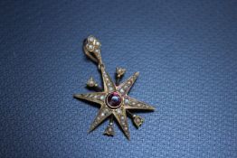 A 9CT GOLD 'STAR' PENDANT SET WITH SEED PEARLS AND GARNET, approx weight 2.75g, H 4 cm
