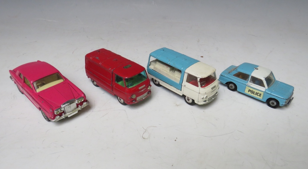 A COLLECTION OF VINTAGE PLAYWORN VEHICLES TO INCLUDE DINKY POLICE FORD TRANSIT VAN, Dinky Pontiac - Image 8 of 9