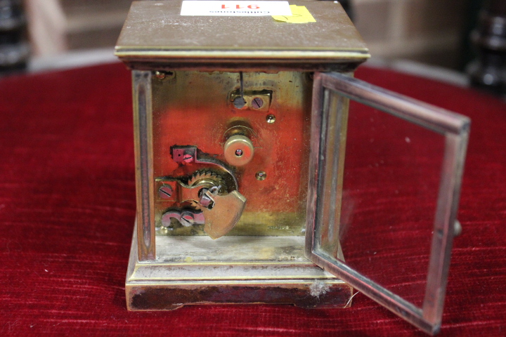 A SMALL BRASS TRAVEL CLOCK IN A BOW FRONTED CASE, A/F, H 9 cm - Image 2 of 2