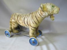 A VINTAGE STEIFF PUSH-ALONG TIGER WITH GROWLER, H 52 cm, L 58 cm