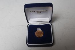 A CASED QUEEN ELIZABETH II HALF SOVEREIGN - 2000