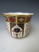 A ROYAL CROWN DERBY OLD IMARI PATTERN PLANTER, pattern no. 1128, H 16.5 cm