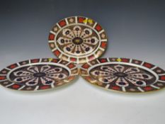 THREE ROYAL CROWN DERBY IMARI MEAT SERVING PLATTERS, two approximately 41 cm at widest point and one