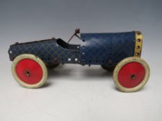 A VINTAGE TINPLATE MECCANO SPORTS CAR, L 25 cm