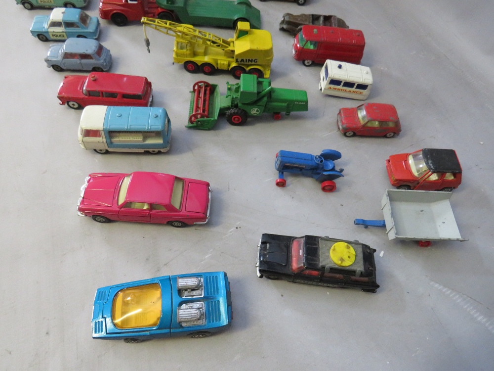 A COLLECTION OF VINTAGE PLAYWORN VEHICLES TO INCLUDE DINKY POLICE FORD TRANSIT VAN, Dinky Pontiac - Image 4 of 9
