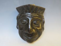 A PERIOD OAK CARVED MASK PLAQUE, depicting a jolly gentleman, H 20 cm