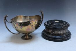 A HALLMARKED SILVER TROPHY BOWL BY ELKINGTON & CO - BIRMINGHAM 1909, with presentation engraving