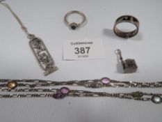 A QUANTITY OF VINTAGE SILVER JEWELLERY