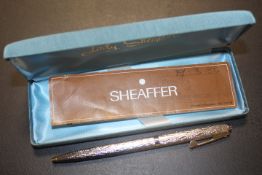A SHAEFFER BOXED WHITE FOUNTAIN PEN