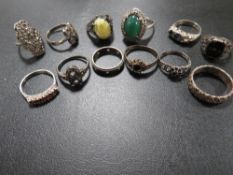 TWELVE ASSORTED SILVER & WHITE METAL RINGS A/F