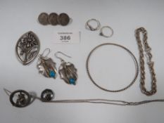 QUANTITY OF VINTAGE SILVER JEWELLERY