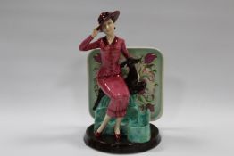 A KEVIN FRANCIS CERAMIC FIGURINE OF SUSIE COOPER