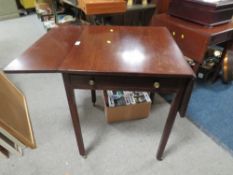 A 19TH CENTURY MAHOGANY SMALL PEMBROKE TABLE