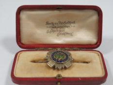 AN ANTIQUE SCOTTISH MILITARY SWEETHEART BROOCH / BADGE MARKED 15CT