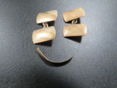 A PAIR OF HALLMARKED 9 CARAT CUFFLINKS TOGETHER WITH A PIECE OF HALLMARKED 9CT GOLD approx